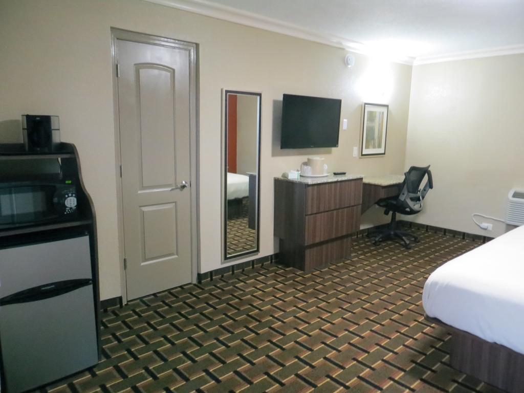 Budget Inn レイク・ウェルス エクステリア 写真