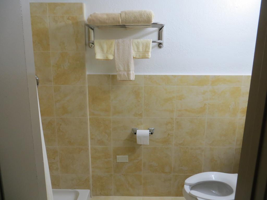 Budget Inn レイク・ウェルス エクステリア 写真