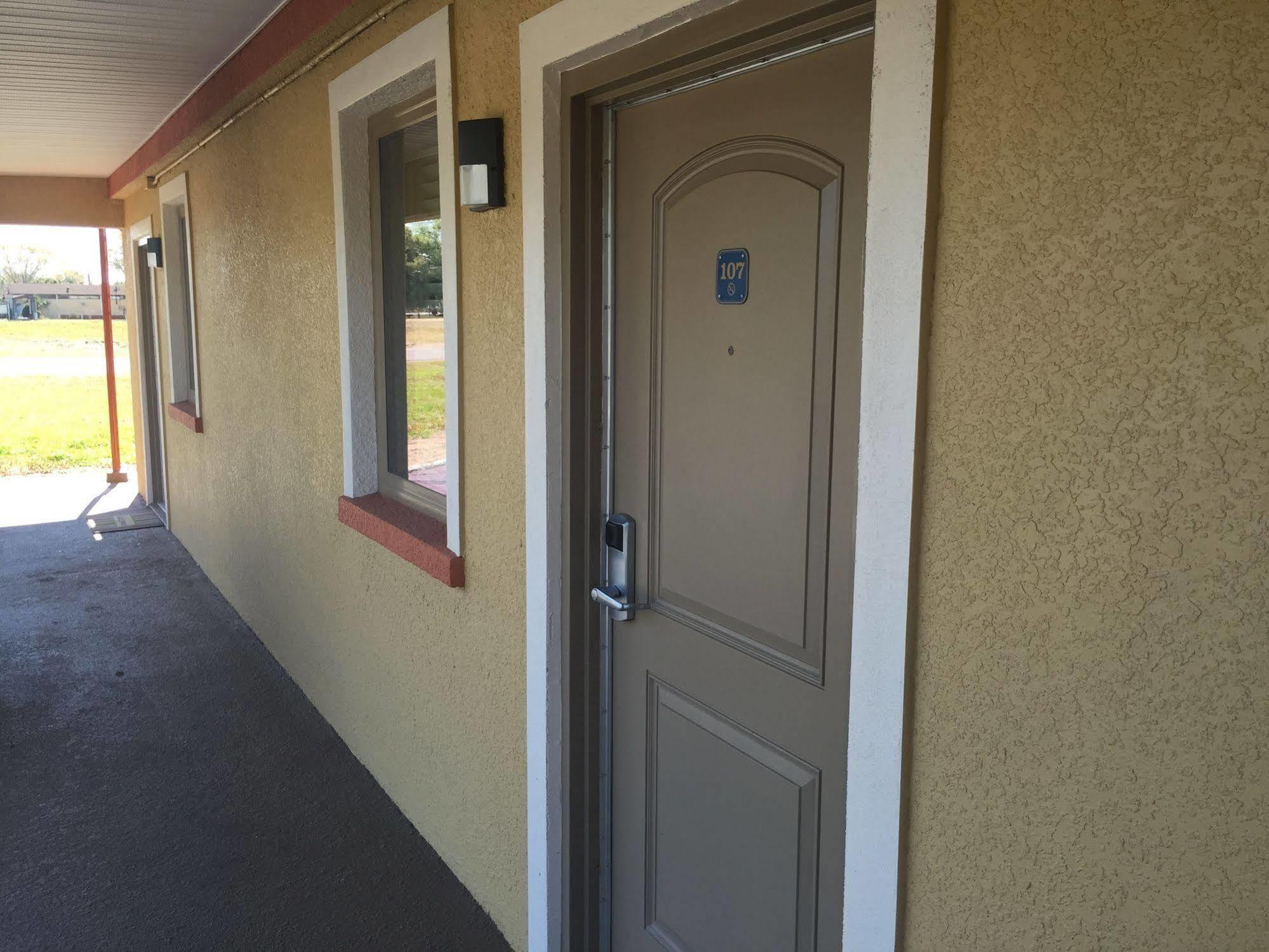 Budget Inn レイク・ウェルス エクステリア 写真
