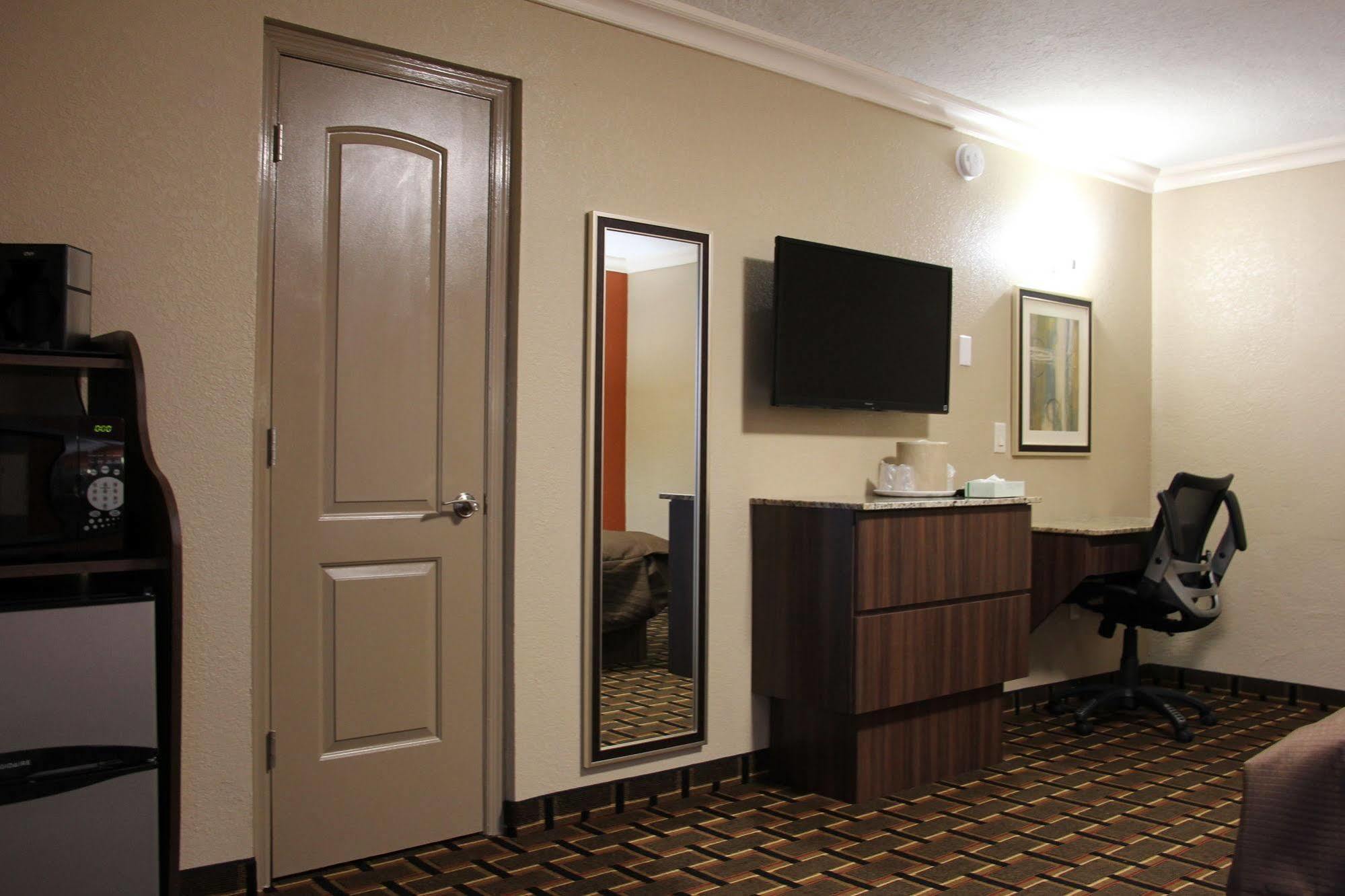 Budget Inn レイク・ウェルス エクステリア 写真
