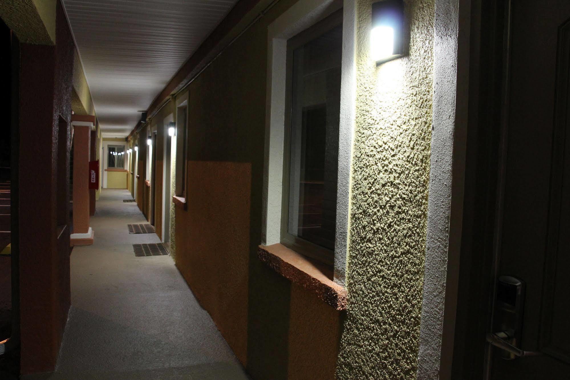 Budget Inn レイク・ウェルス エクステリア 写真